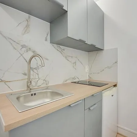 Cozy New In The Heart Of Apartment *